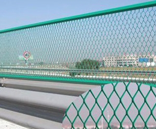 吐鲁番公路护栏网2